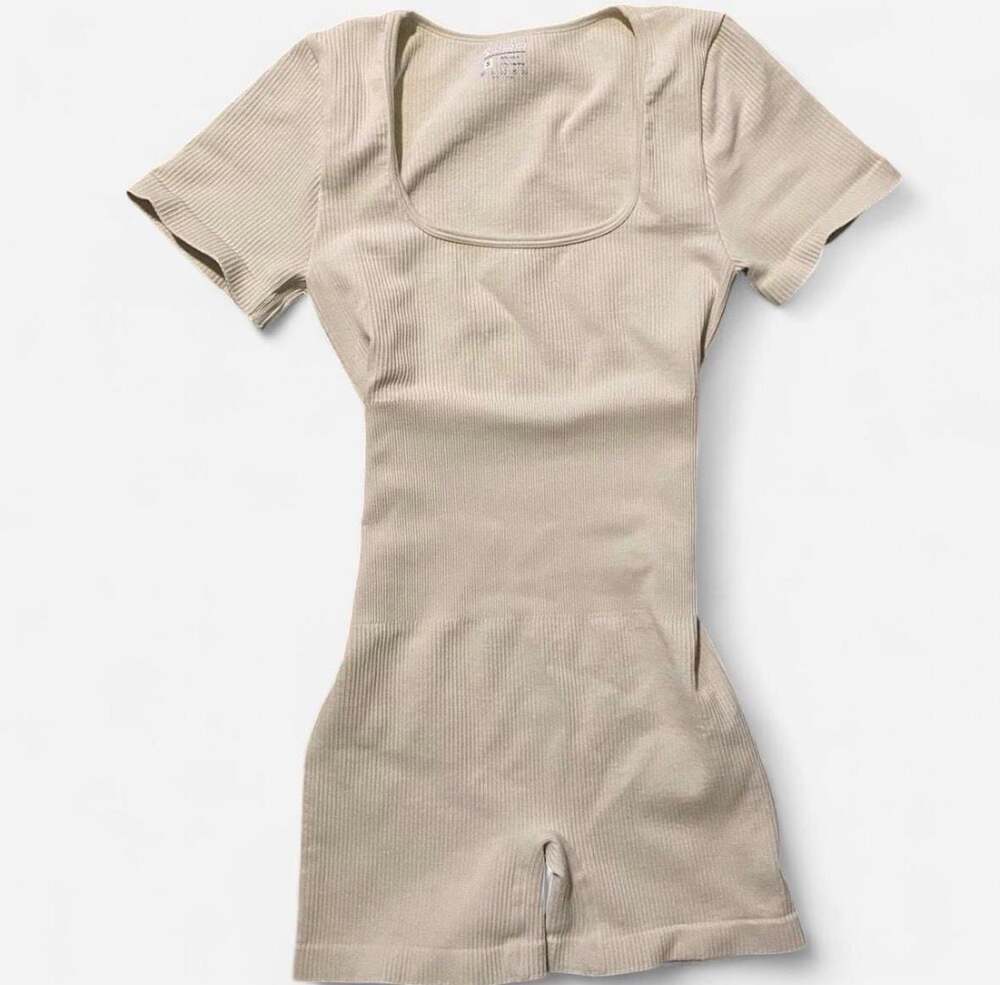 OQQ Square Neck Ribbed Short Sleeve Romper Jumpsuit Beige Women’s Size Small